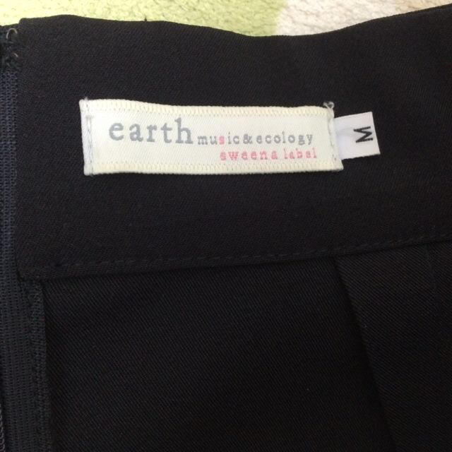 earth music & ecology(アースミュージックアンドエコロジー)のearth music ペプラムスカート レディースのスカート(ミニスカート)の商品写真