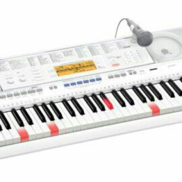 CASIO(カシオ)の【ゆか様専用】カシオ CASIO キーボード LK-205 楽器の鍵盤楽器(キーボード/シンセサイザー)の商品写真