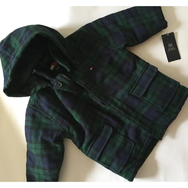 TOMMY HILFIGER(トミーヒルフィガー)のトミーヒルフィガー 新品 ロゴ入り コート  キッズ/ベビー/マタニティのキッズ服男の子用(90cm~)(ジャケット/上着)の商品写真