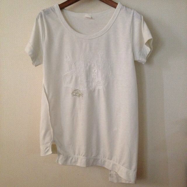 JEANASIS(ジーナシス)のジーナシス フェザープリントT♡ レディースのトップス(Tシャツ(半袖/袖なし))の商品写真