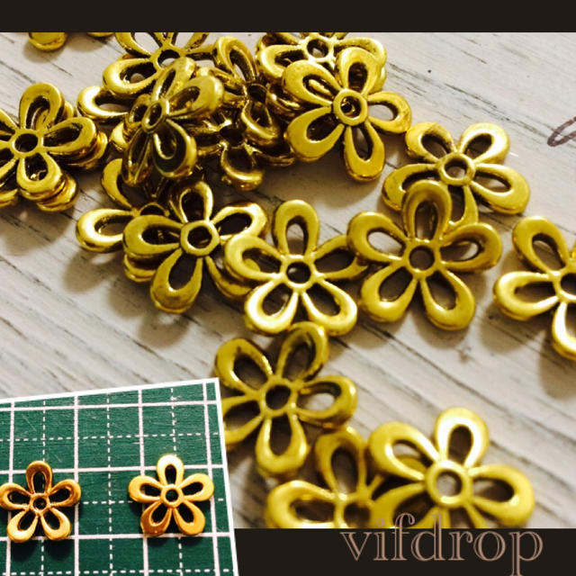 花形ビーズキャップ アンティークゴールド 30個セット ハンドメイドの素材/材料(各種パーツ)の商品写真