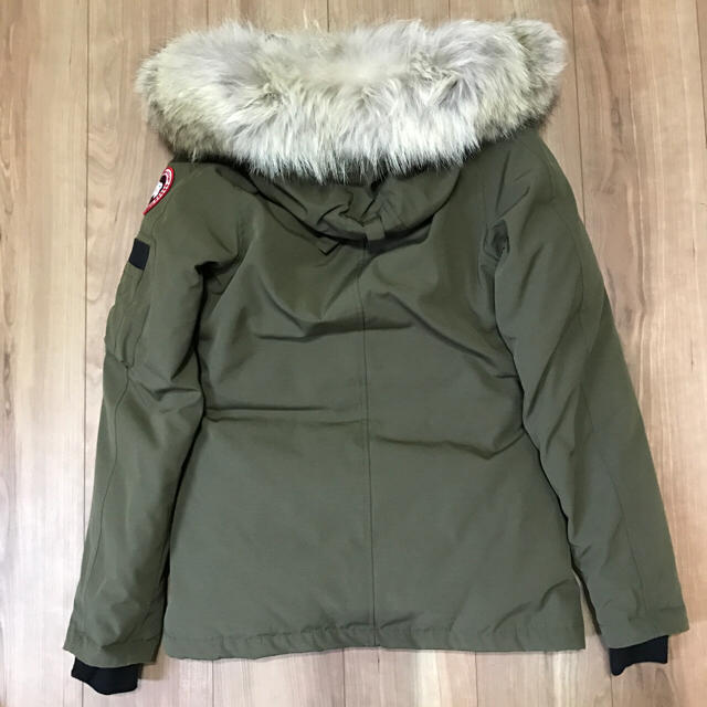 CANADA GOOSE(カナダグース)のくみちゃん213様専用 美品カナダグースモンテベロパーカーミリタリーグリーン  レディースのジャケット/アウター(ダウンジャケット)の商品写真