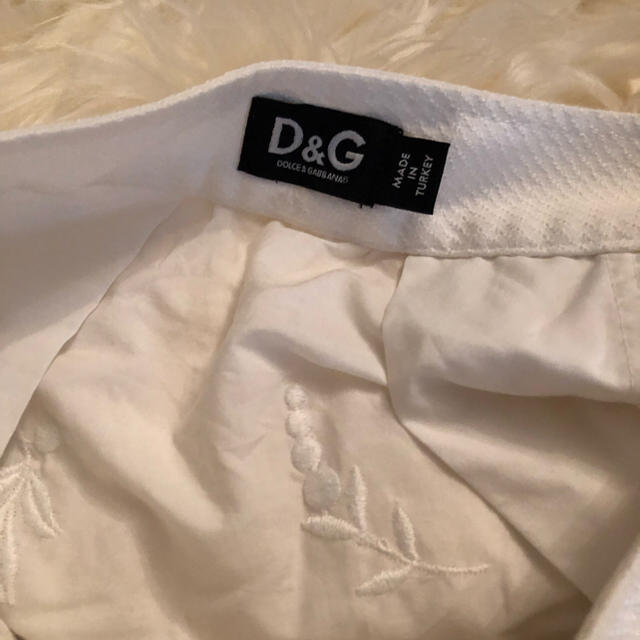 DOLCE&GABBANA(ドルチェアンドガッバーナ)の新品D&G 刺繍スカート レディースのスカート(ひざ丈スカート)の商品写真