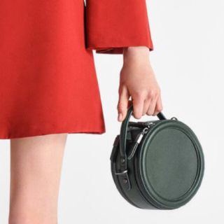 チャールズアンドキース(Charles and Keith)のCHARLES & KEITH ラウンドショルダーバッグ(ショルダーバッグ)