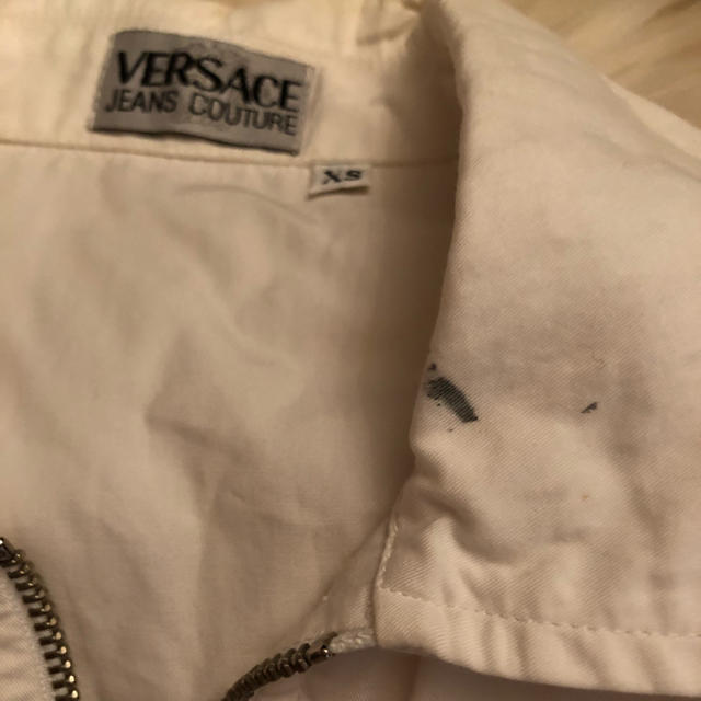 VERSACE(ヴェルサーチ)のVERSACE シャツ  レディースのトップス(Tシャツ(半袖/袖なし))の商品写真