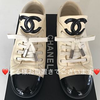 シャネル(CHANEL)の❤️シャネル❤️ブラック×ホワイト 大きなCCマーク付き💕ハイカットスニーカー(スニーカー)