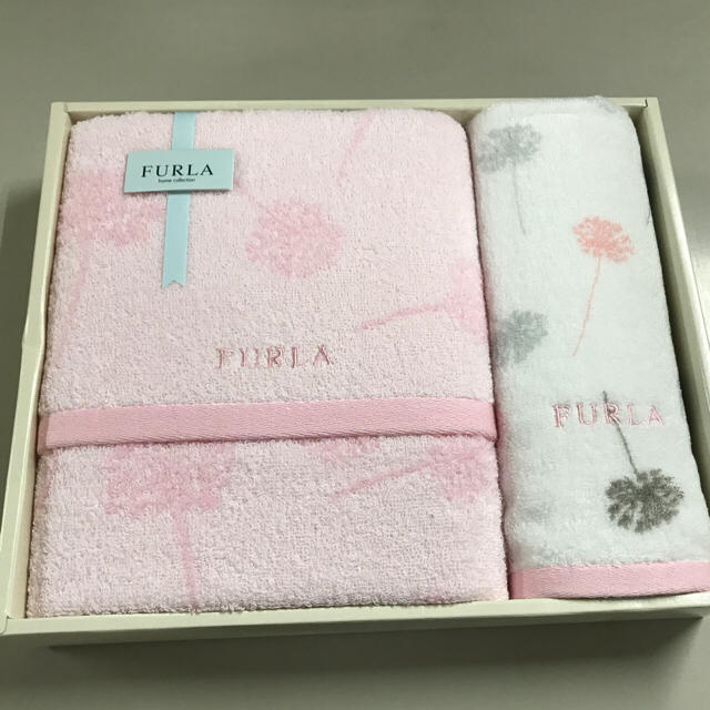 Furla(フルラ)の【FURLA💗】新品未使用タオルセット インテリア/住まい/日用品の日用品/生活雑貨/旅行(タオル/バス用品)の商品写真