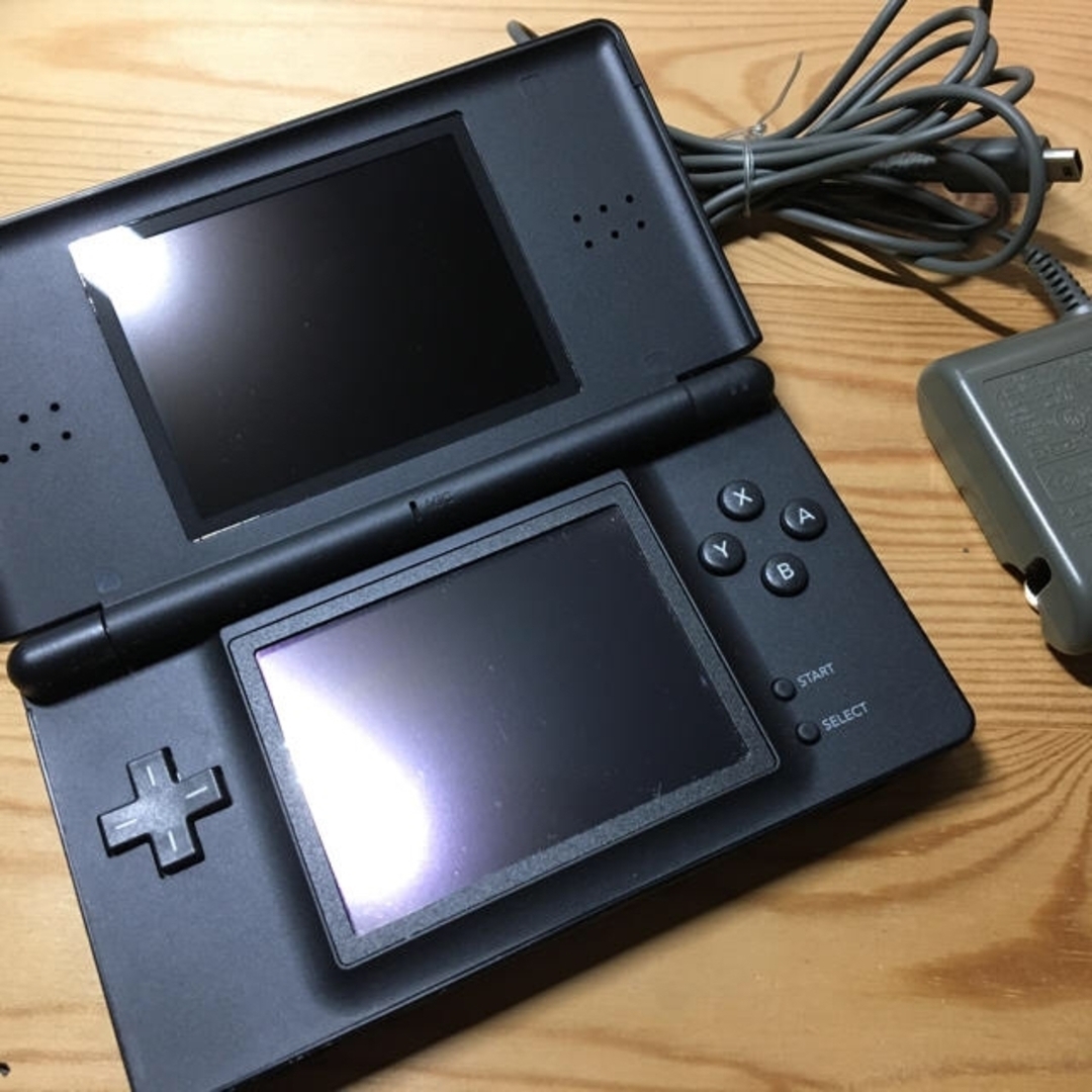 ニンテンドーDS(ニンテンドーDS)の任天堂DS Lite＋ソフト2枚セット エンタメ/ホビーのゲームソフト/ゲーム機本体(携帯用ゲーム機本体)の商品写真