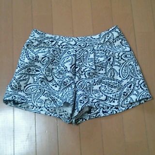 デュラス(DURAS)のペイズリー柄ショートパンツ(ショートパンツ)