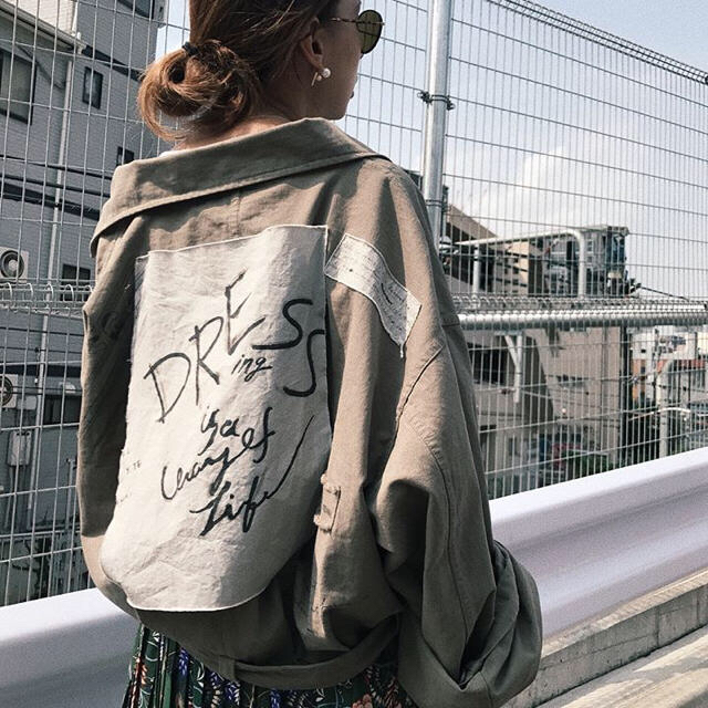 ameri GRAFFITI MILITARY JACKET 可愛いクリスマスツリーやギフトが