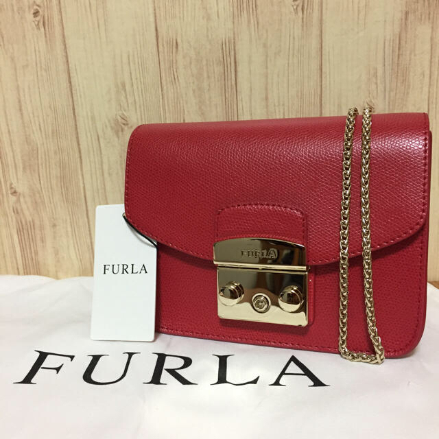 Furla(フルラ)の今期大人気‼︎ RUBY 赤 フルラ メトロポリス チェーンショルダー バッグ レディースのバッグ(ショルダーバッグ)の商品写真