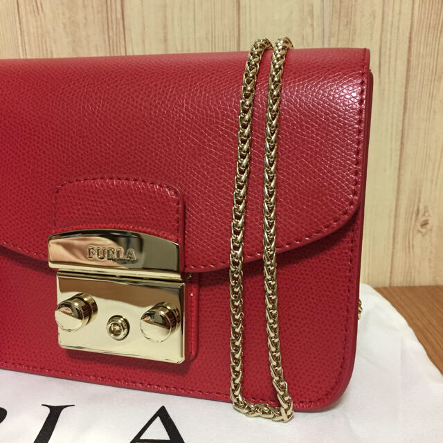 Furla(フルラ)の今期大人気‼︎ RUBY 赤 フルラ メトロポリス チェーンショルダー バッグ レディースのバッグ(ショルダーバッグ)の商品写真