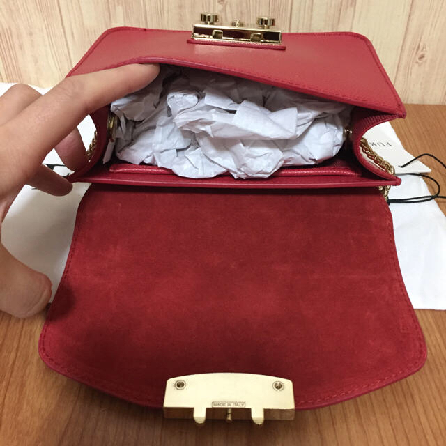 Furla(フルラ)の今期大人気‼︎ RUBY 赤 フルラ メトロポリス チェーンショルダー バッグ レディースのバッグ(ショルダーバッグ)の商品写真