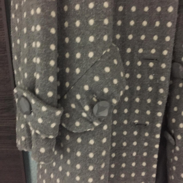 格安！！美品 水玉 グレー コート ファー付き レディースのジャケット/アウター(毛皮/ファーコート)の商品写真