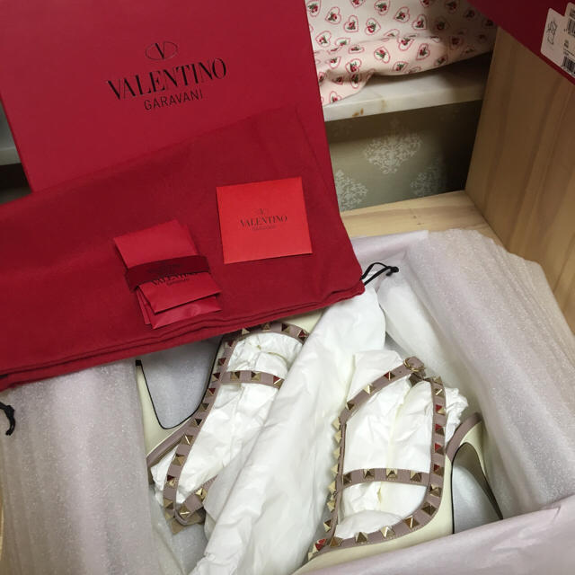 VALENTINO(ヴァレンティノ)の新品未使用Valentinoロックスタッズヒール♡36.5 レディースの靴/シューズ(ハイヒール/パンプス)の商品写真