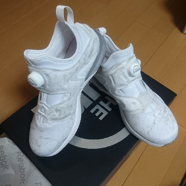 送料込 値下げ 格安 Reebok pump izarre white