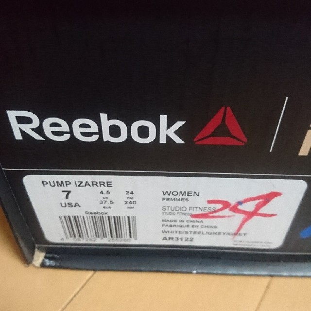 Reebok(リーボック)の送料込 値下げ 格安 Reebok pump izarre white レディースの靴/シューズ(スニーカー)の商品写真