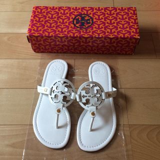 トリーバーチ(Tory Burch)のトリーバーチ  フラットサンダル 24cm ホワイト(サンダル)