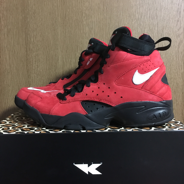 NIKE(ナイキ)のUS7.5 25.5cm おまけ付 KITH AIR MAESTROⅡ RED メンズの靴/シューズ(スニーカー)の商品写真