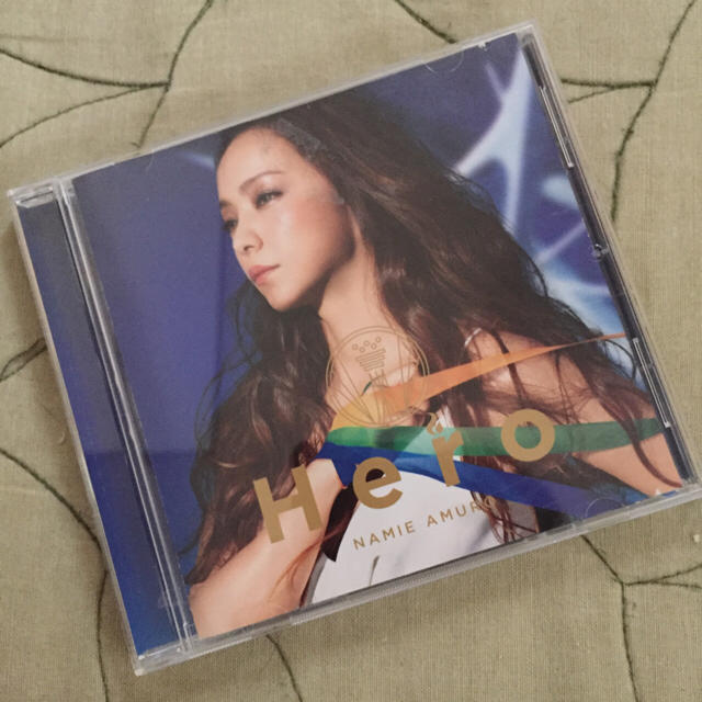 安室奈美恵  Hero エンタメ/ホビーのCD(ポップス/ロック(邦楽))の商品写真