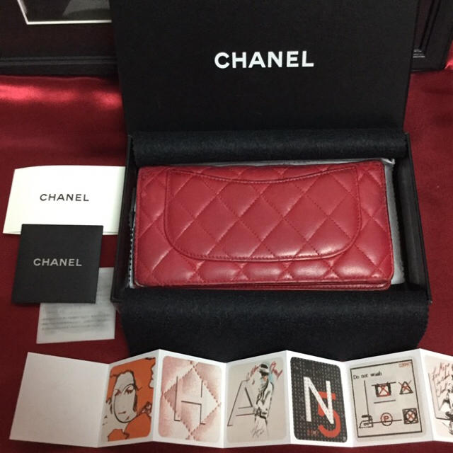 CHANEL(シャネル)の定価13万円 CHANEL シャネル マトラッセ 赤 長財布 レッド 正規品 レディースのファッション小物(財布)の商品写真