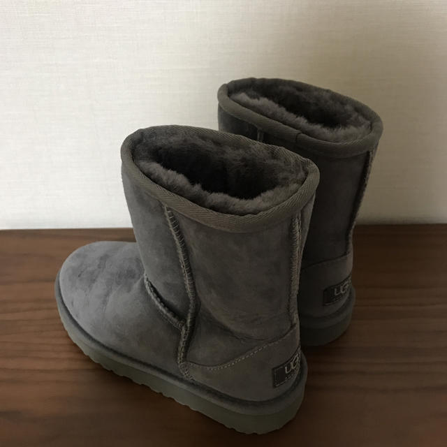 UGG(アグ)のアグムーンブーツキッズ子供用20㎝本物美品グレー キッズ/ベビー/マタニティのキッズ靴/シューズ(15cm~)(その他)の商品写真