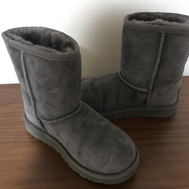 UGG(アグ)のアグムーンブーツキッズ子供用20㎝本物美品グレー キッズ/ベビー/マタニティのキッズ靴/シューズ(15cm~)(その他)の商品写真