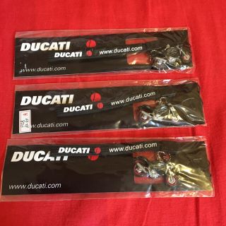 ドゥカティ(Ducati)の新品★DUCATIのストラップ3本★motoGP★ドゥカティ(ストラップ/イヤホンジャック)