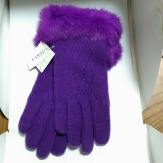 フルラ(Furla)の新品タグ付き フルラ FURLA ラビットファー付き手袋  紫(手袋)