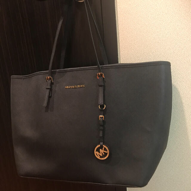 バッグ明日までお値下げ中‼️Michael Kors マイケルコースのトートバッグ黒