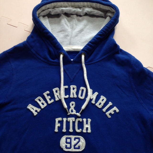 Abercrombie&Fitch(アバクロンビーアンドフィッチ)のアバクロ パーカー 青 レディースのトップス(パーカー)の商品写真