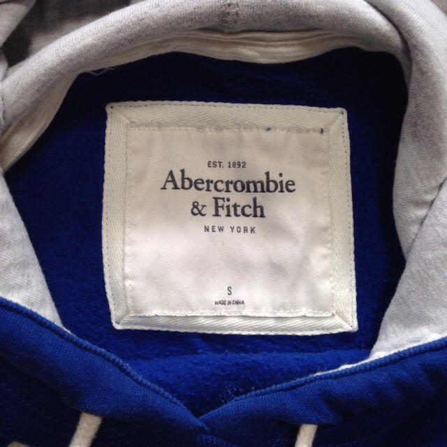 Abercrombie&Fitch(アバクロンビーアンドフィッチ)のアバクロ パーカー 青 レディースのトップス(パーカー)の商品写真