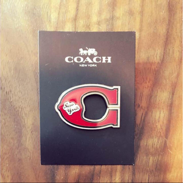 COACH(コーチ)の【 新品未使用 】COACH コーチ ピンバッチ バッチ レディースのアクセサリー(ブローチ/コサージュ)の商品写真