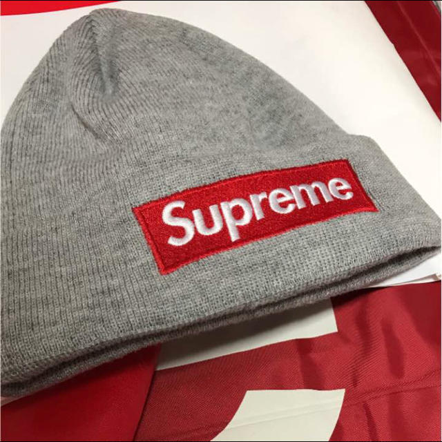 Supreme(シュプリーム)のsupreme ビーニー  グレー  ニューエラ レディースの帽子(ニット帽/ビーニー)の商品写真