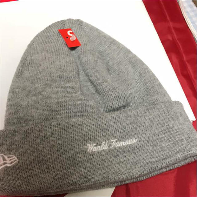 Supreme(シュプリーム)のsupreme ビーニー  グレー  ニューエラ レディースの帽子(ニット帽/ビーニー)の商品写真