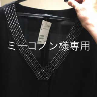 エイチアンドエム(H&M)のＶネックラインストーンブラウス(シャツ/ブラウス(長袖/七分))