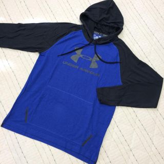 アンダーアーマー(UNDER ARMOUR)の新品！アンダーアーマーフード付きプルオーバーL(Tシャツ/カットソー(七分/長袖))