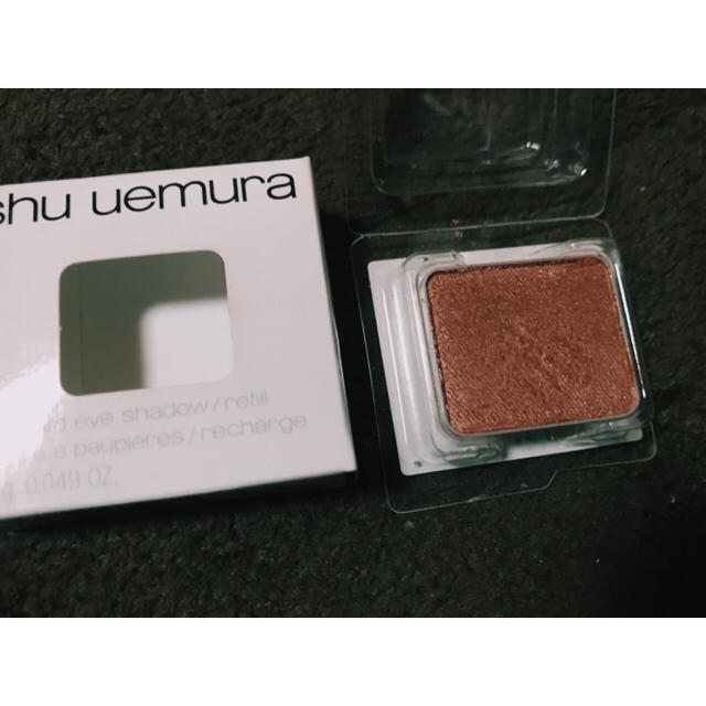 shu uemura(シュウウエムラ)のシュウウエムラ プレスドアイシャドー (レフィル) Pソフトベージュ832  コスメ/美容のベースメイク/化粧品(アイシャドウ)の商品写真