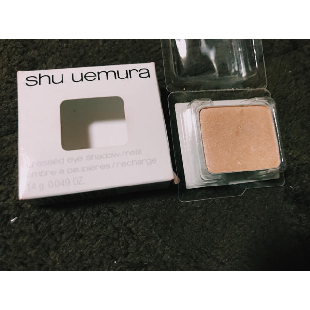 shu uemura(シュウウエムラ)のシュウウエムラ プレスドアイシャドー (レフィル) Pライトベージュ812 コスメ/美容のベースメイク/化粧品(アイシャドウ)の商品写真