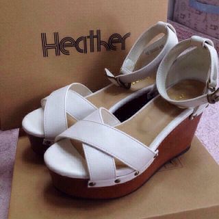 ヘザー(heather)のスタッズ厚底サンダル(サンダル)