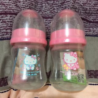 サンリオ(サンリオ)の専用⚠️台湾より発送⚠️ハローキティ プラスチック哺乳瓶 140ml×2本 広口(哺乳ビン)