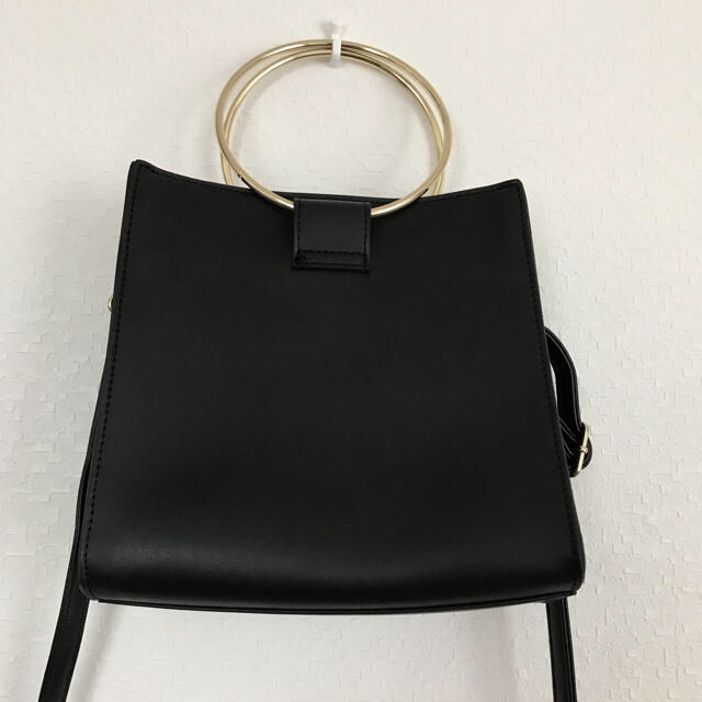 GU(ジーユー)のGU♡メタルハンドルバッグBlack レディースのバッグ(ショルダーバッグ)の商品写真