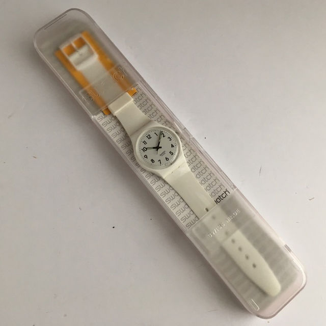 swatch(スウォッチ)のSwatch JUST WHITE GW151 レディースのファッション小物(腕時計)の商品写真