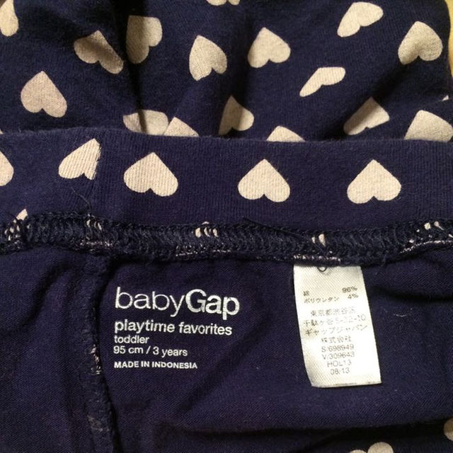 babyGAP(ベビーギャップ)の美品♡baby GAP 10分丈 ハート柄紺色スパッツ 95㎝ キッズ/ベビー/マタニティのベビー服(~85cm)(パンツ)の商品写真