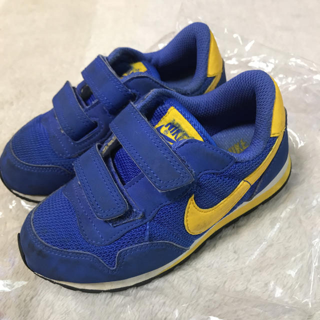 NIKE(ナイキ)の値下げ中！ナイキ キッズスニーカー 15センチ キッズ/ベビー/マタニティのキッズ靴/シューズ(15cm~)(スニーカー)の商品写真