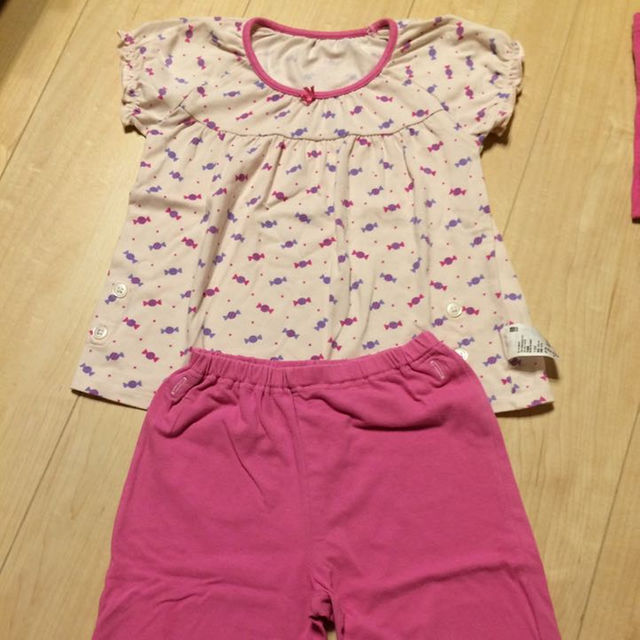 UNIQLO(ユニクロ)のUNIQLO パジャマ 2セット 100 キッズ/ベビー/マタニティのキッズ服女の子用(90cm~)(パジャマ)の商品写真