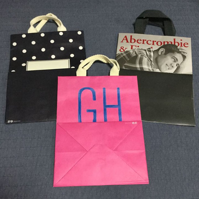 紙袋 ギリーヒックス&アバクロ レディースのバッグ(ショップ袋)の商品写真