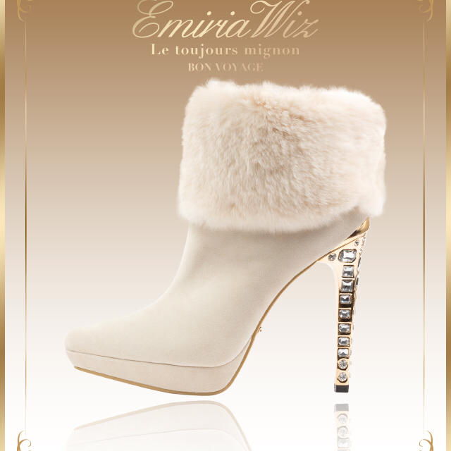 EmiriaWiz(エミリアウィズ)のEmiriaWizラビットファーショートブーツ レディースの靴/シューズ(ブーツ)の商品写真