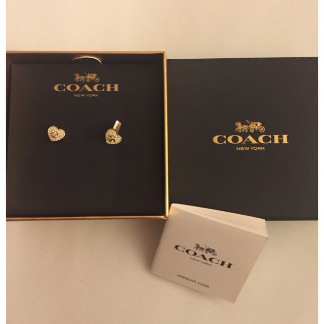 COACH(コーチ)の【新品】コーチ ピンクゴールド ハートピアス レディースのアクセサリー(ピアス)の商品写真