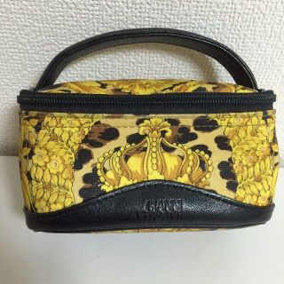 ジャンニヴェルサーチ(Gianni Versace)のVERSACE ポーチ(ハンドバッグ)